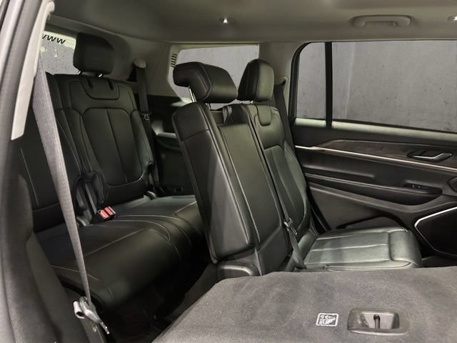 Used 2022 Jeep Grand Cherokee L Limited w/ Black Appearance Package AWD/4WD image 21