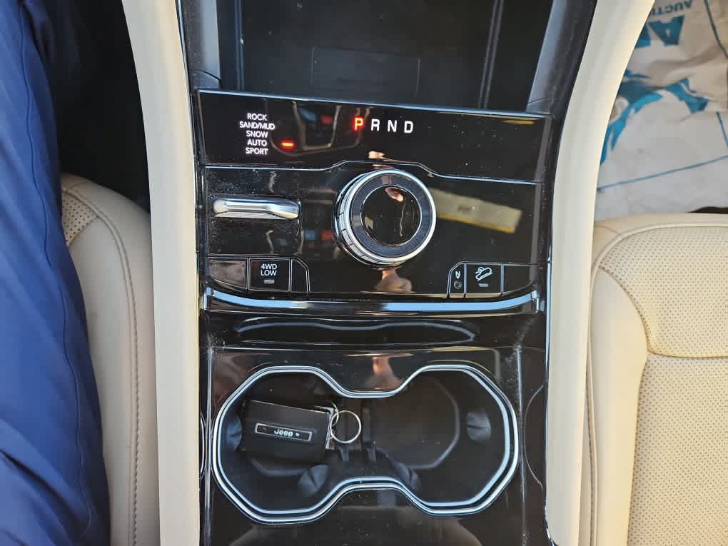 Used 2023 Jeep Grand Cherokee 4WD 4xe w/ Luxury Tech Group II image 18