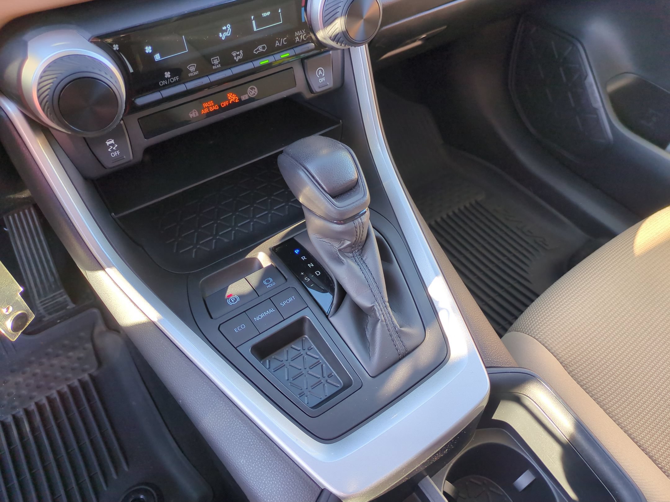 Used 2024 Toyota RAV4 LE FWD image 25