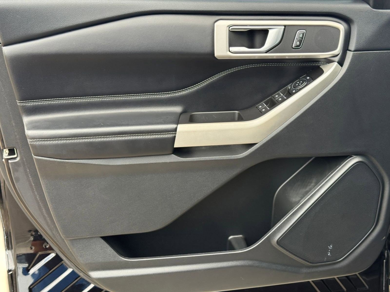 Certified 2022 Ford Explorer XLT w/ Equipment Group 202A image 13