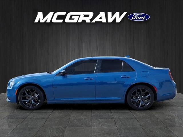 Used 2022 Chrysler 300 Touring w/ Sport Appearance Package image 2