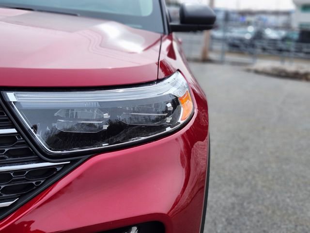 Certified 2022 Ford Explorer XLT w/ Equipment Group 202A image 10