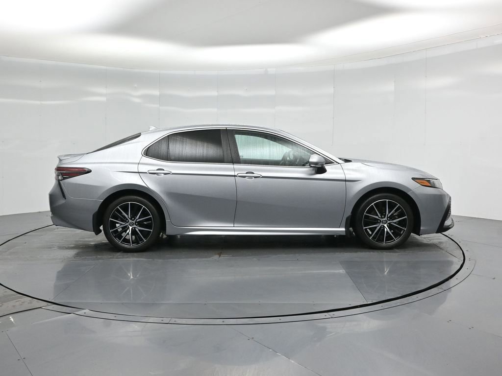 Used 2024 Toyota Camry SE image 8