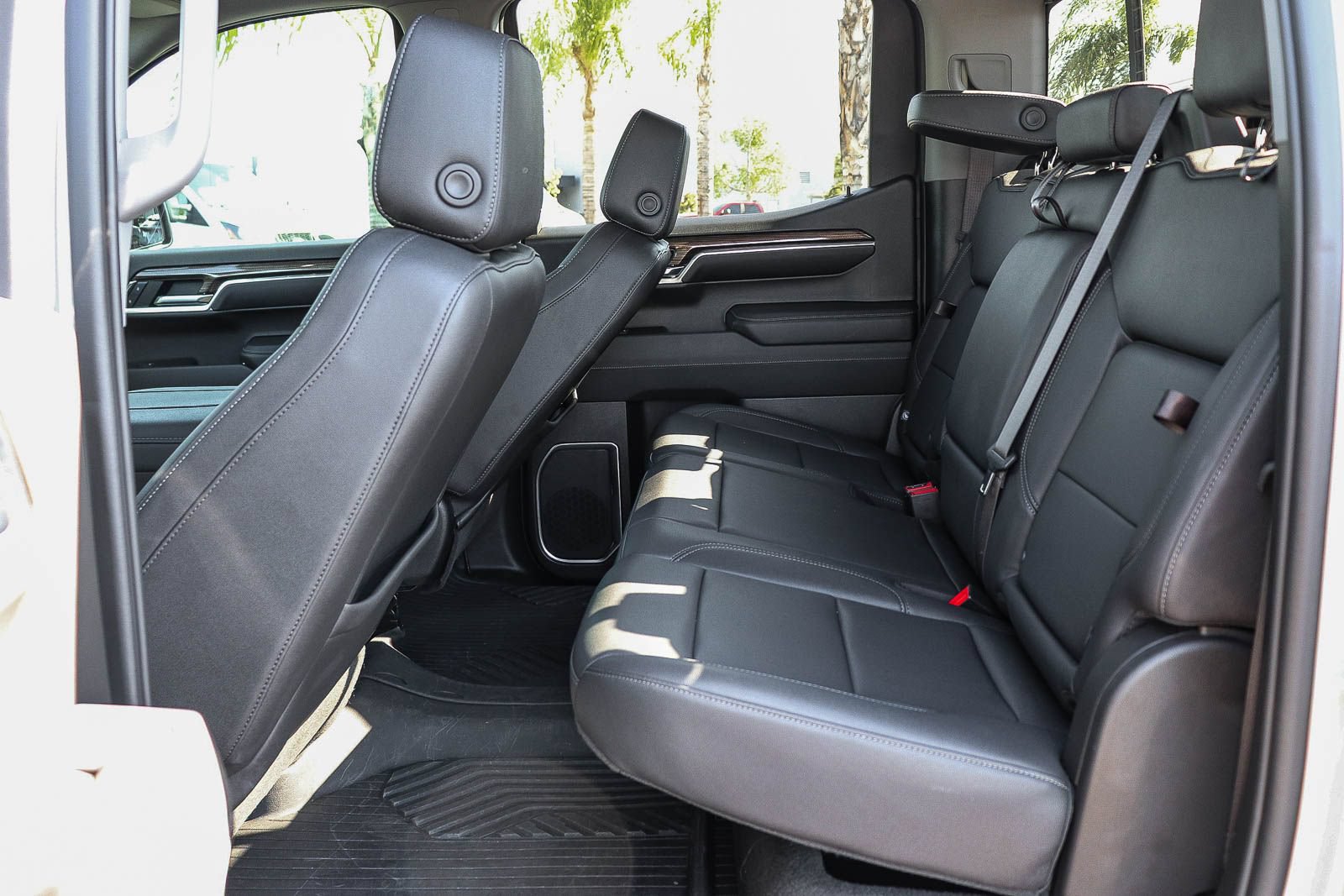 Used 2023 Chevrolet Silverado 1500 LT Trail Boss w/ LT Trail Boss Premium Package AWD/4WD image 17