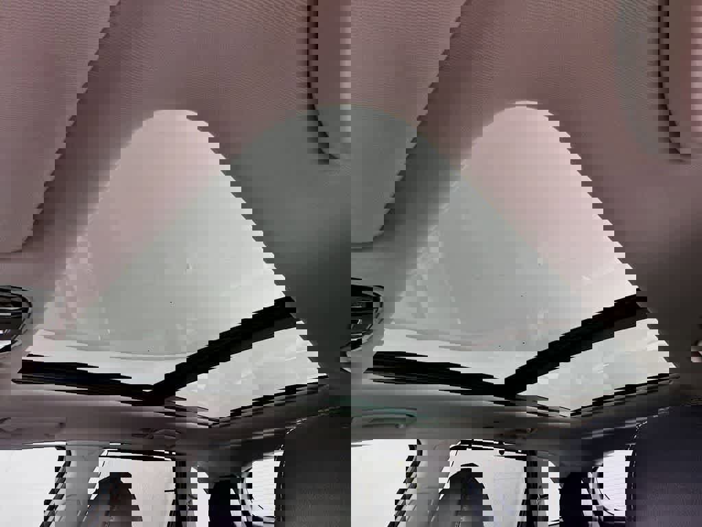 Used 2019 Kia Sorento SX image 32