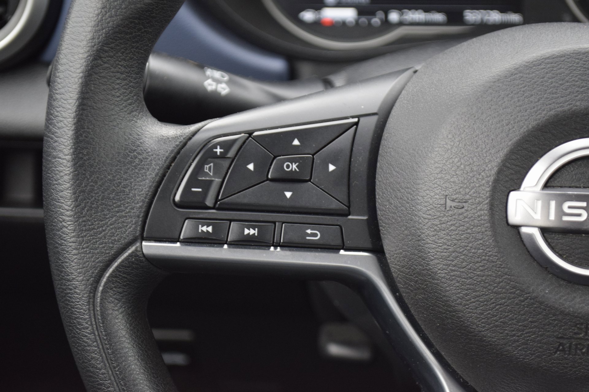 Used 2023 Nissan Versa SV image 12