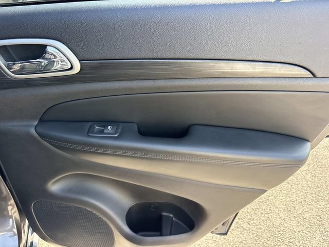 Used 2019 Jeep Grand Cherokee Altitude AWD/4WD image 19