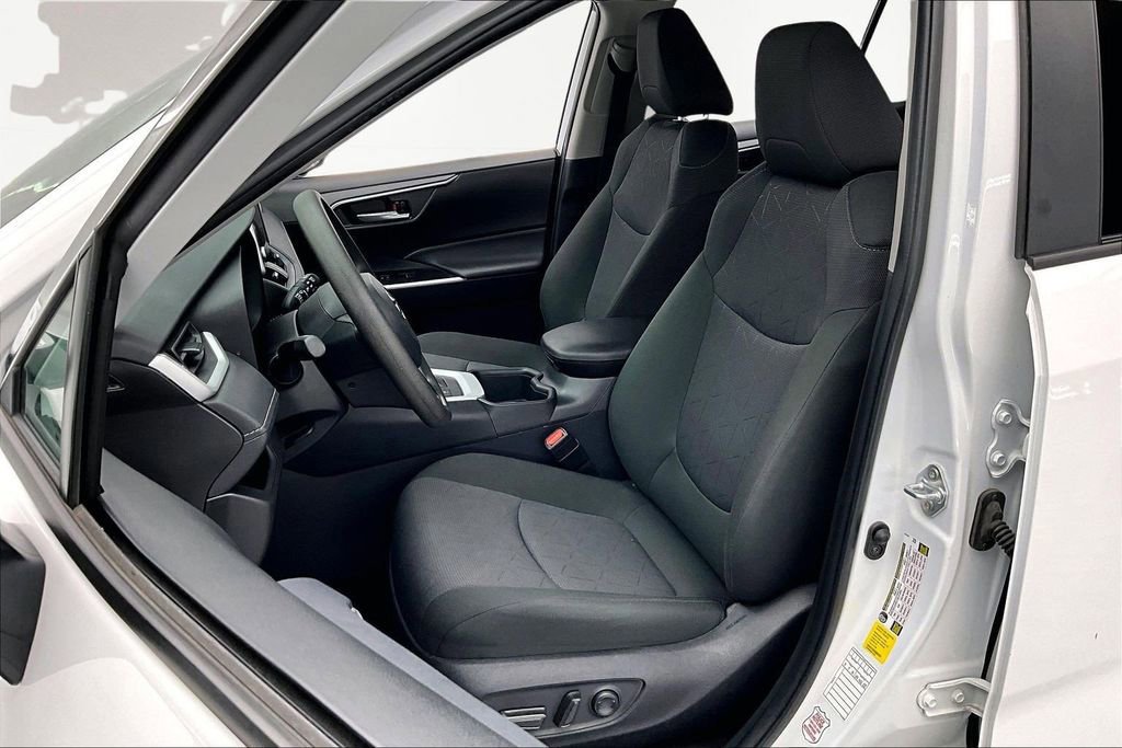 Used 2025 Toyota RAV4 XLE image 25