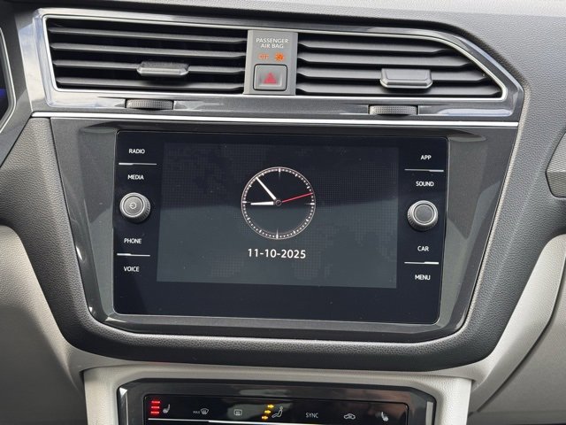 Used 2024 Volkswagen Tiguan SE w/ Panoramic Sunroof Package image 8
