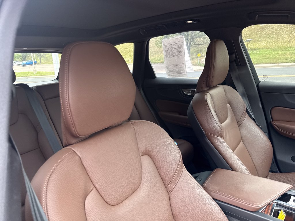 Used 2025 Volvo XC60 B5 Plus w/ Protection Package Premier AWD/4WD image 28