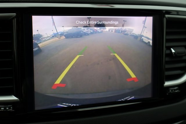 Used 2024 Chrysler Pacifica Touring-L image 6