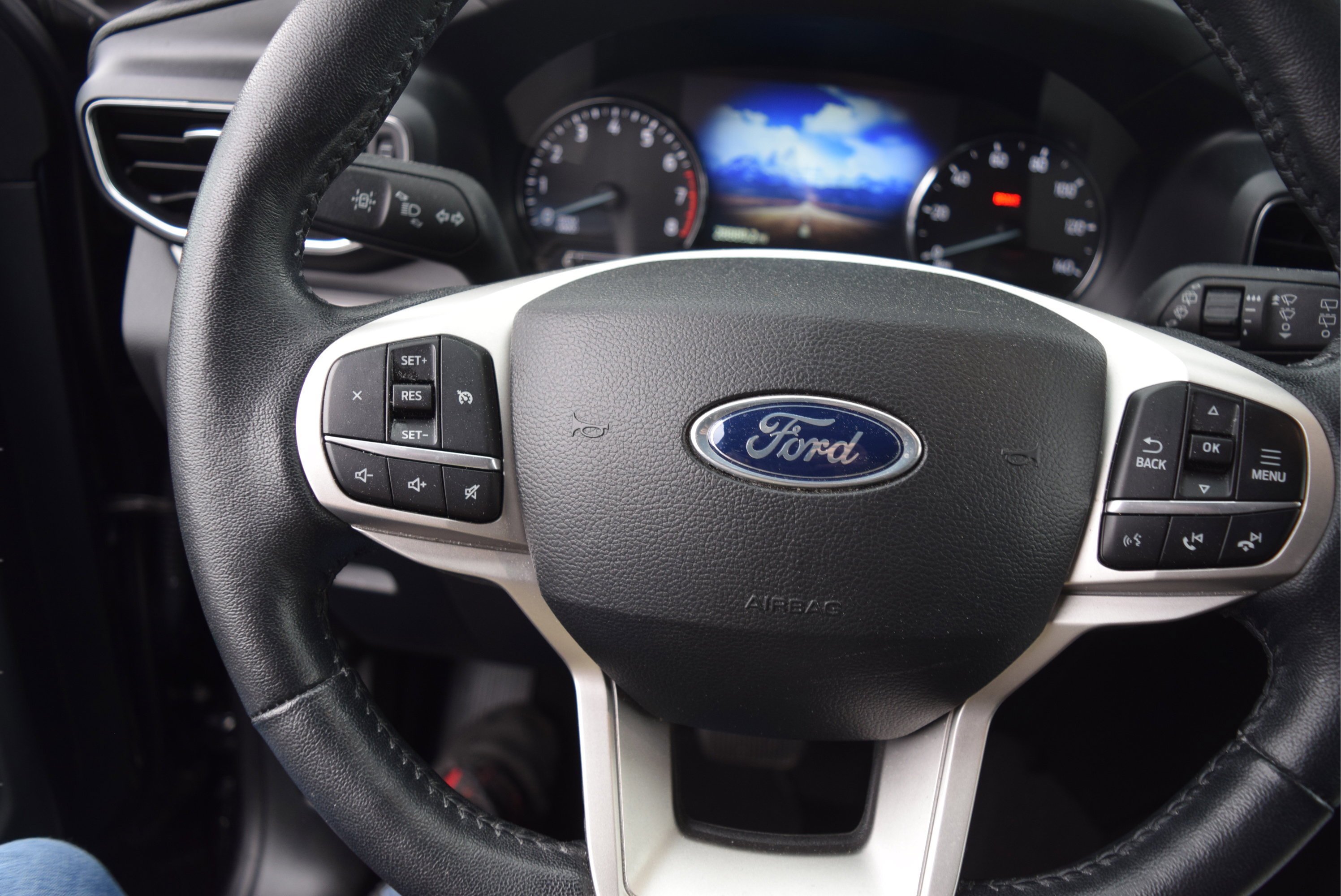 Certified 2023 Ford Explorer XLT w/ Equipment Group 202A AWD/4WD image 10