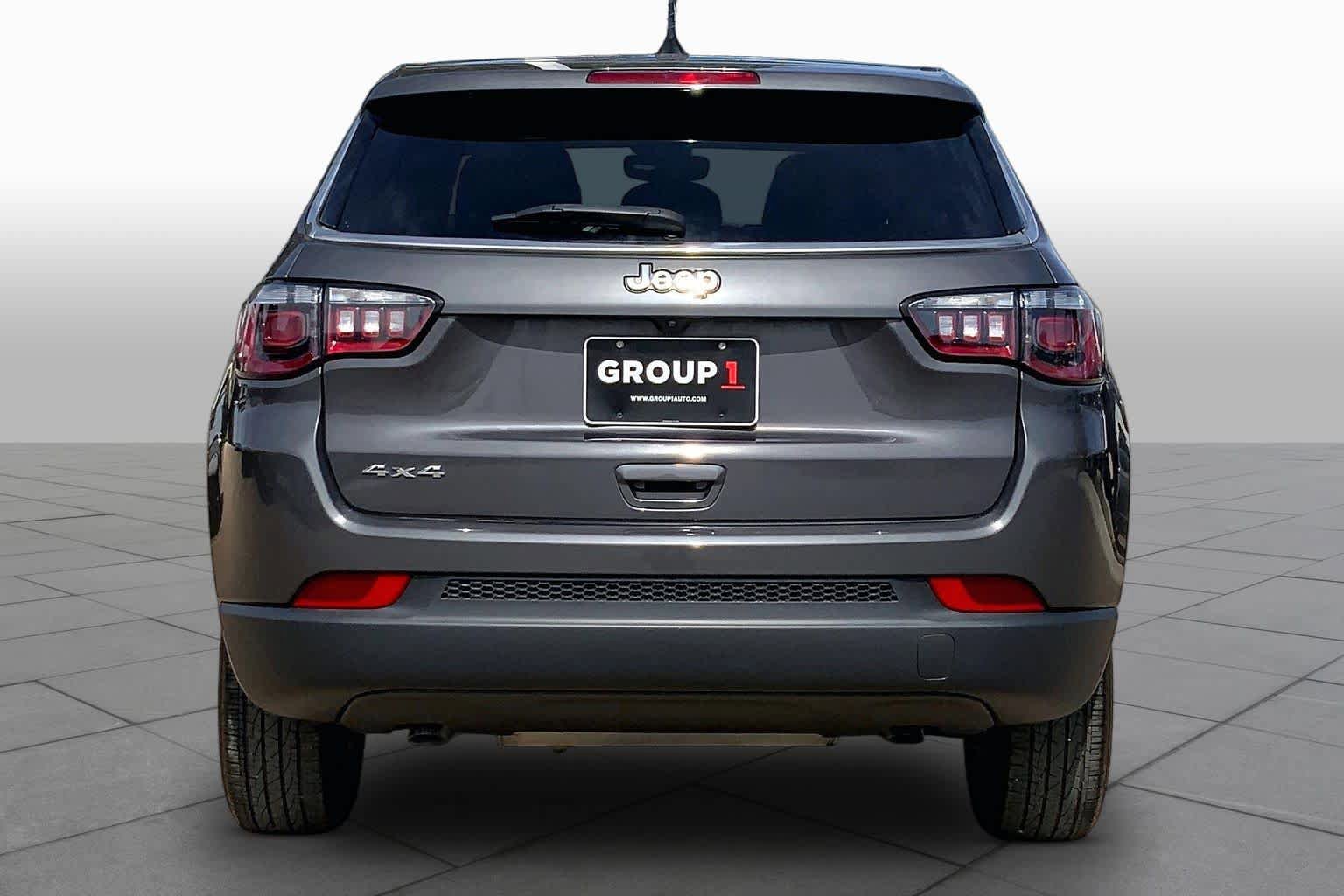 Used 2024 Jeep Compass Sport AWD/4WD image 5