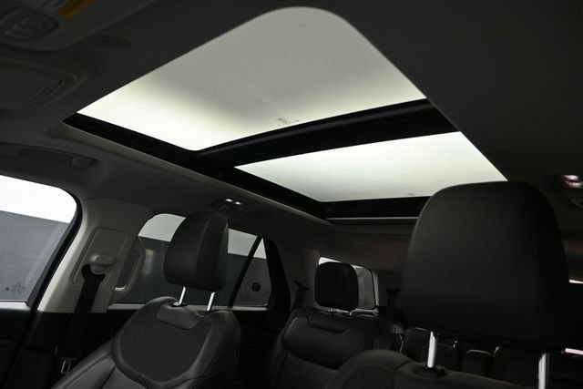 Certified 2025 Ford Explorer Active w/ Active Comfort Package AWD/4WD image 19