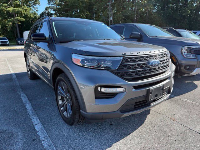 Certified 2022 Ford Explorer XLT w/ Equipment Group 202A AWD/4WD image 2
