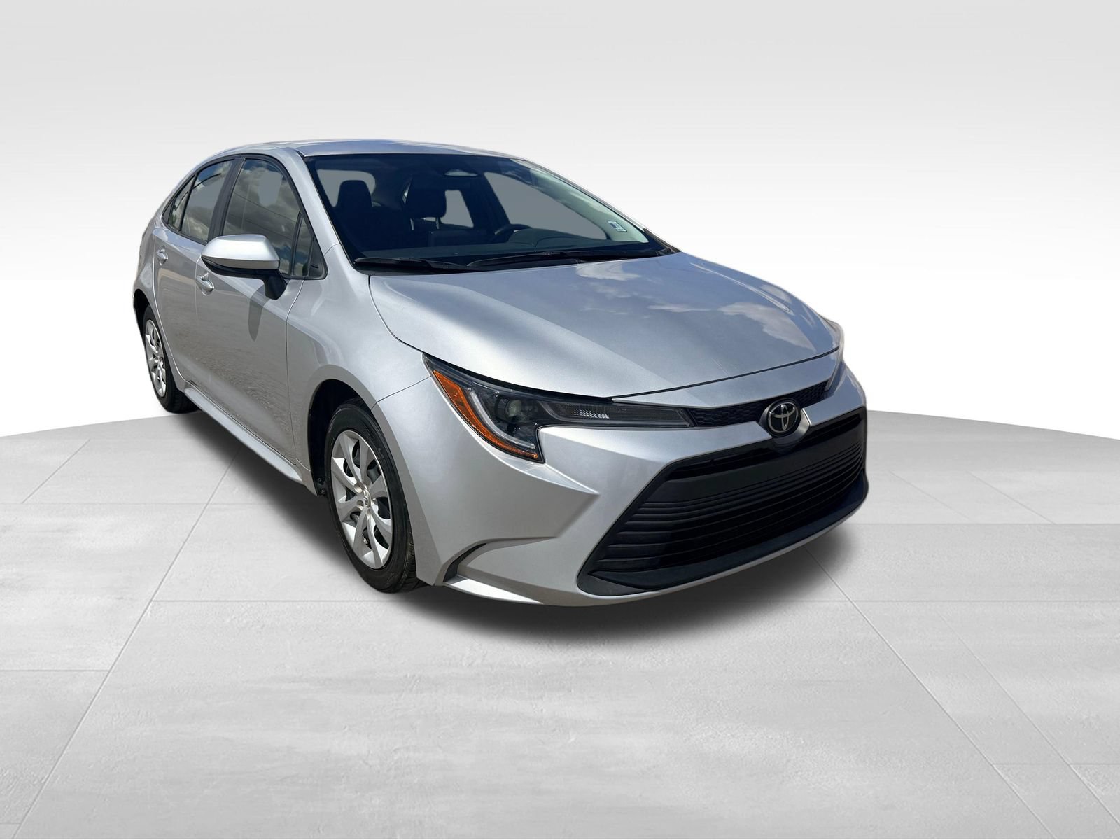 Used 2024 Toyota Corolla LE FWD image 3