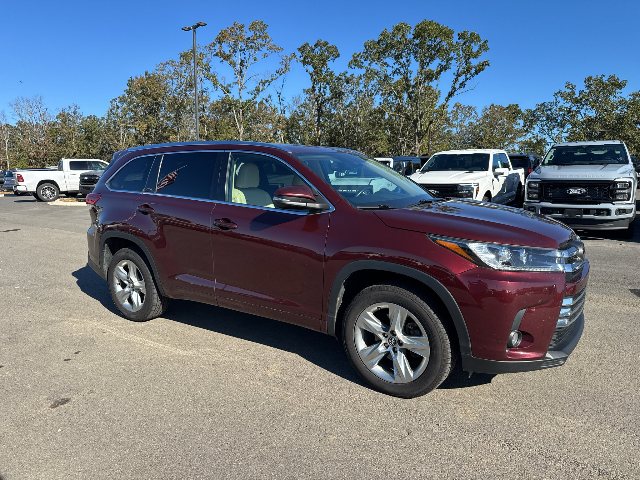 Used 2017 Toyota Highlander Limited FWD image 4