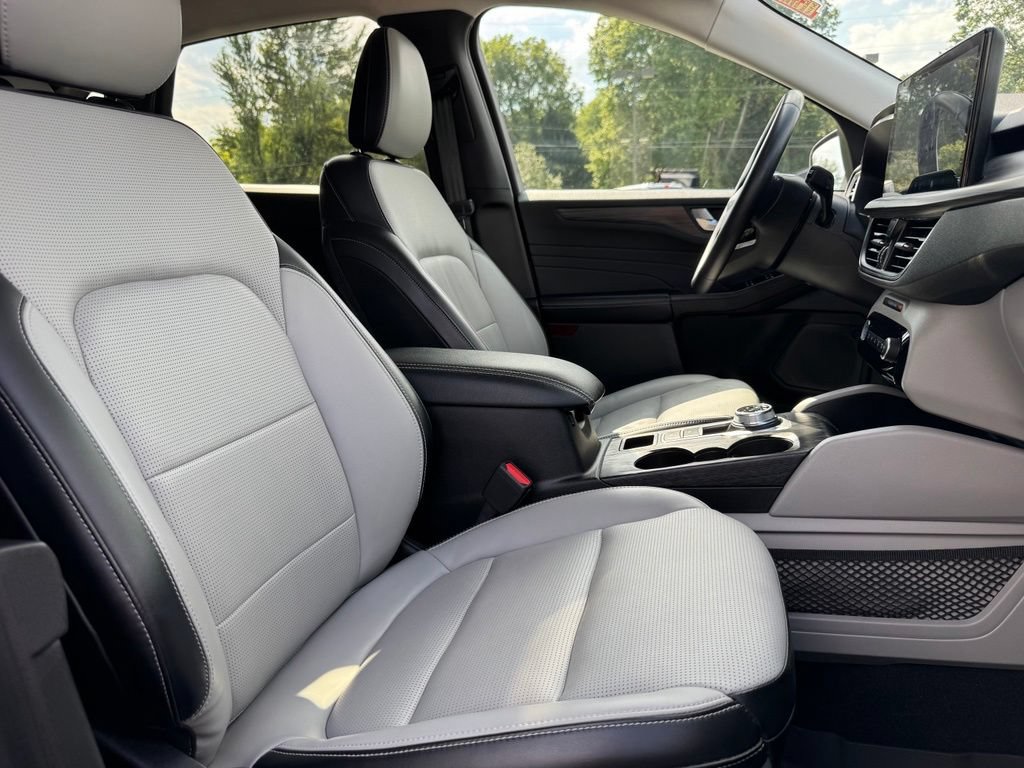 Certified 2023 Ford Escape Platinum AWD/4WD image 17