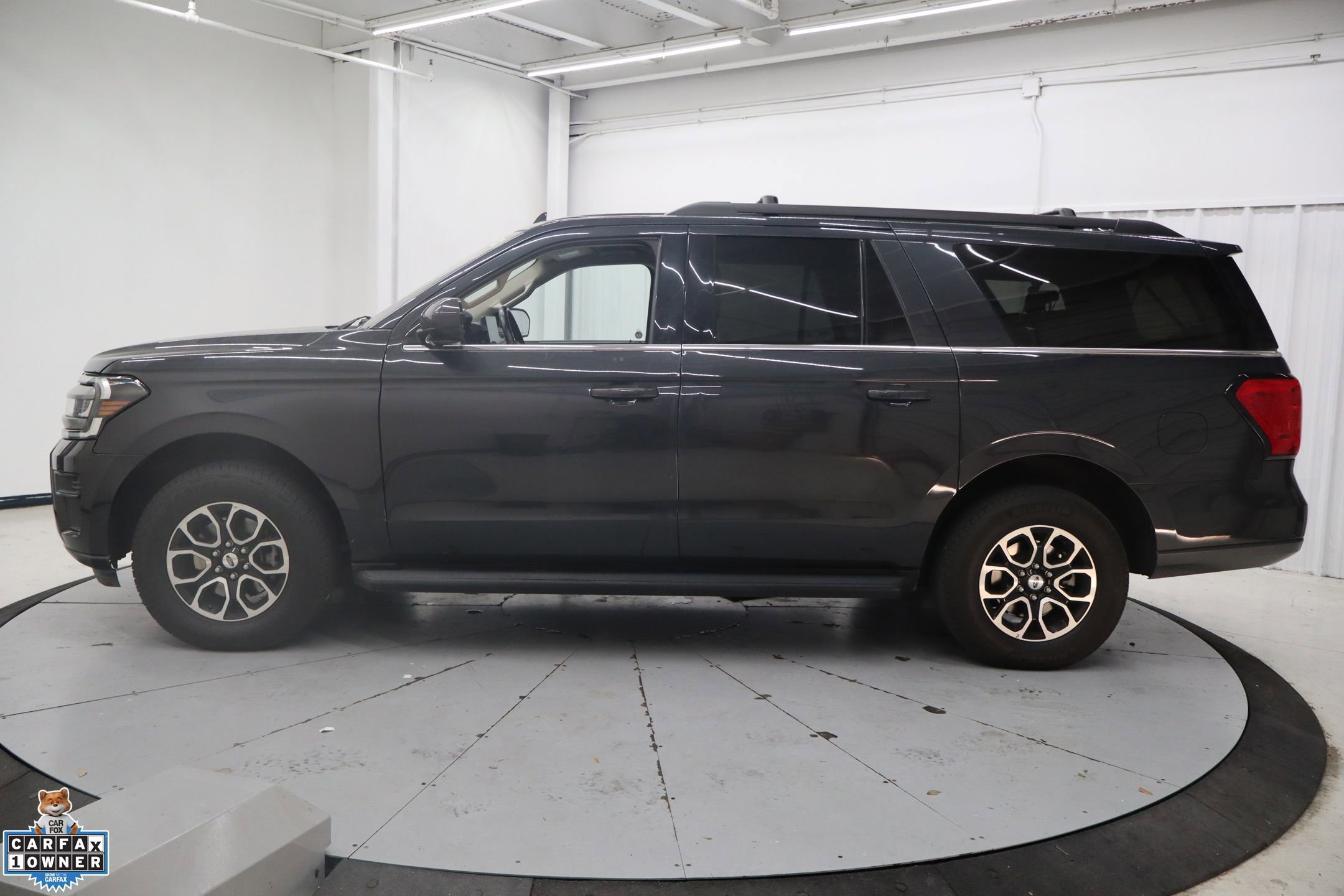 Certified 2024 Ford Expedition Max XLT image 4