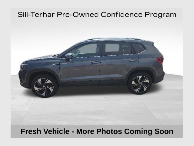 Used 2024 Volkswagen Taos SE AWD/4WD image 1