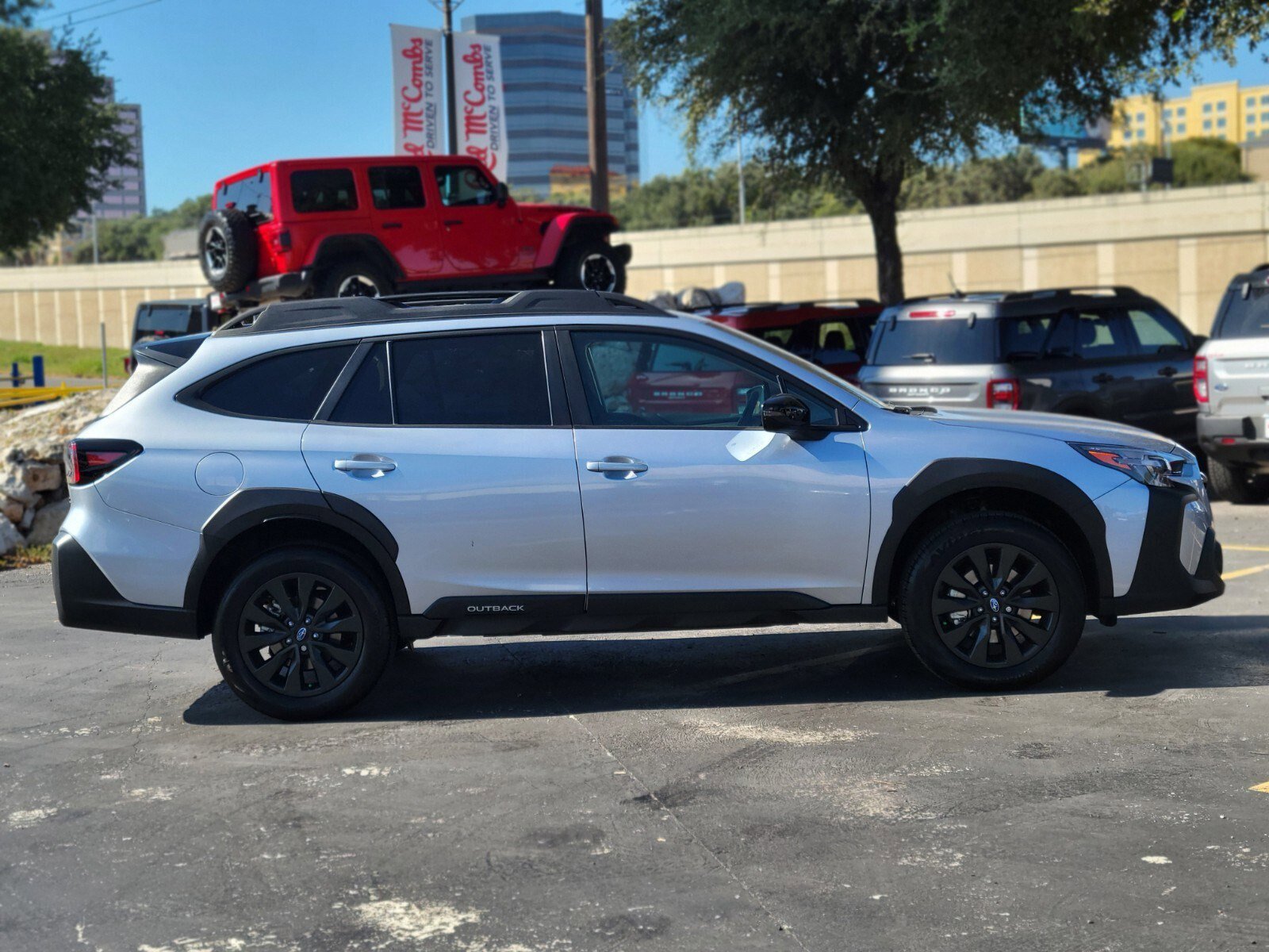 Used 2025 Subaru Outback Onyx Edition image 2