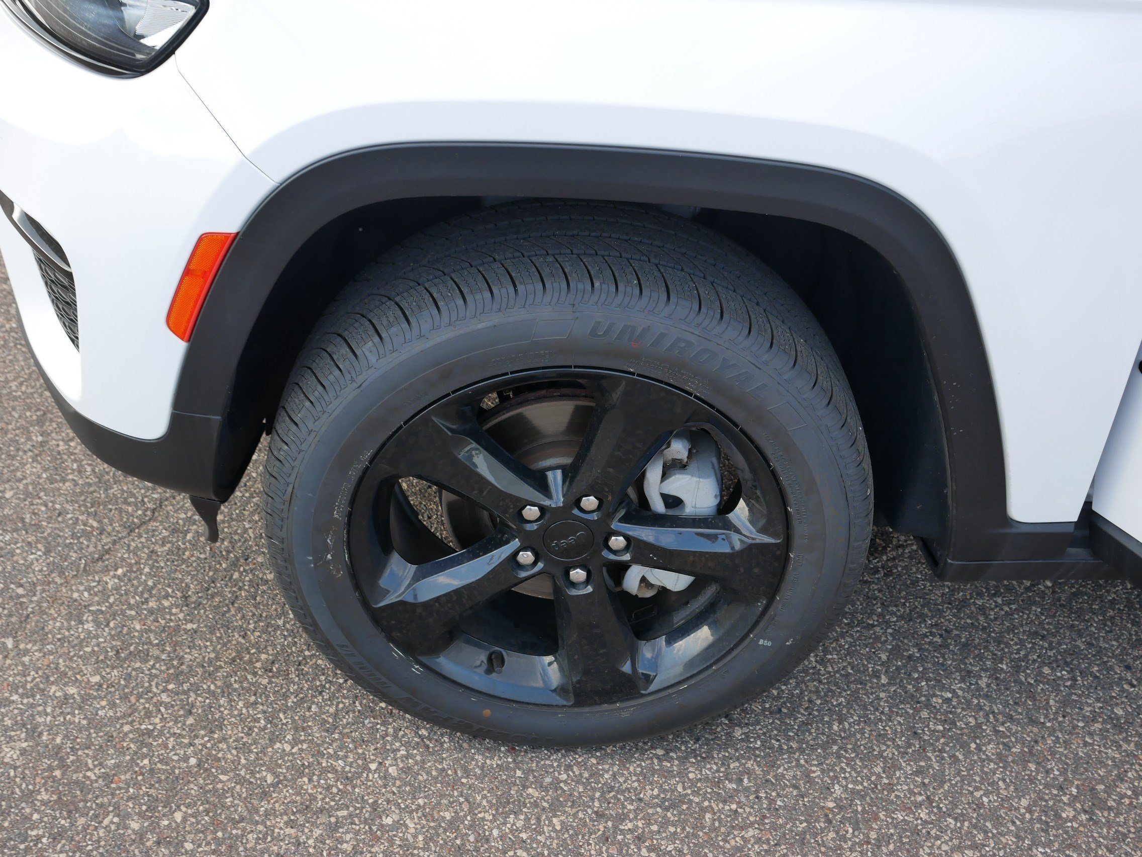 Used 2024 Jeep Grand Cherokee Limited w/ Black Appearance Package AWD/4WD image 15