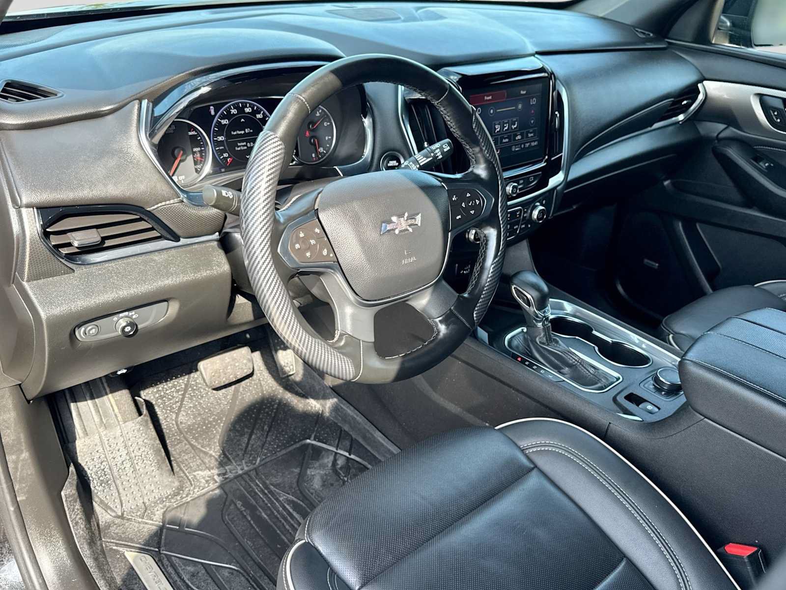 Used 2023 Chevrolet Traverse Premier w/ Redline Edition AWD/4WD image 2