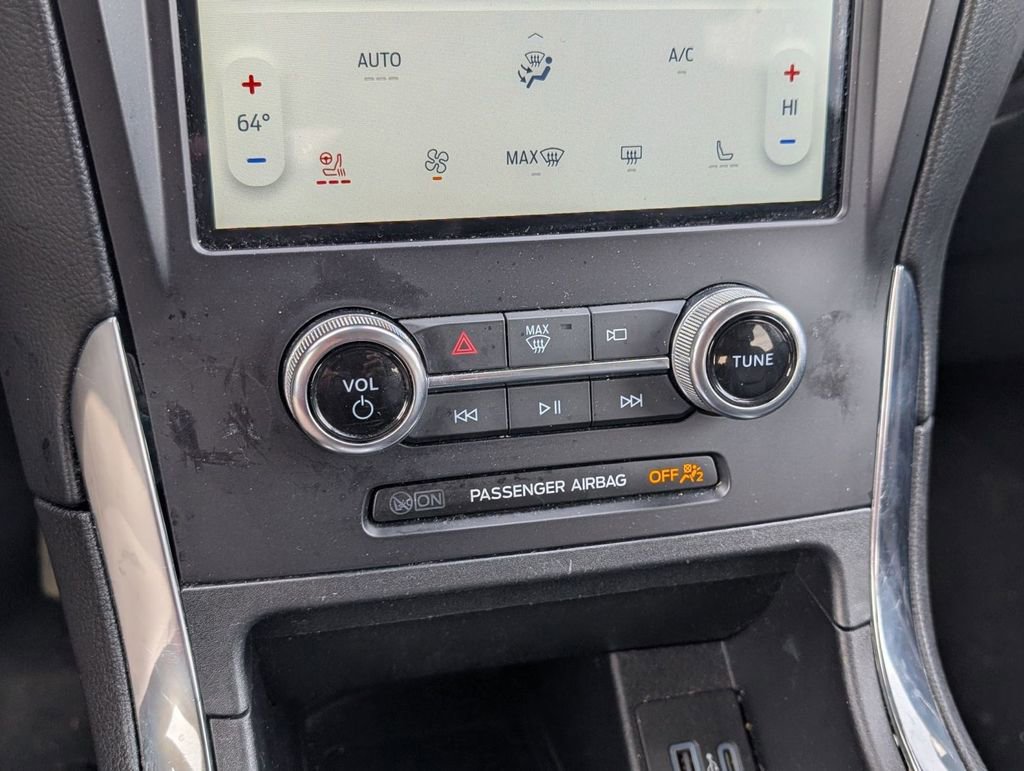 Certified 2024 Ford Edge Titanium image 37