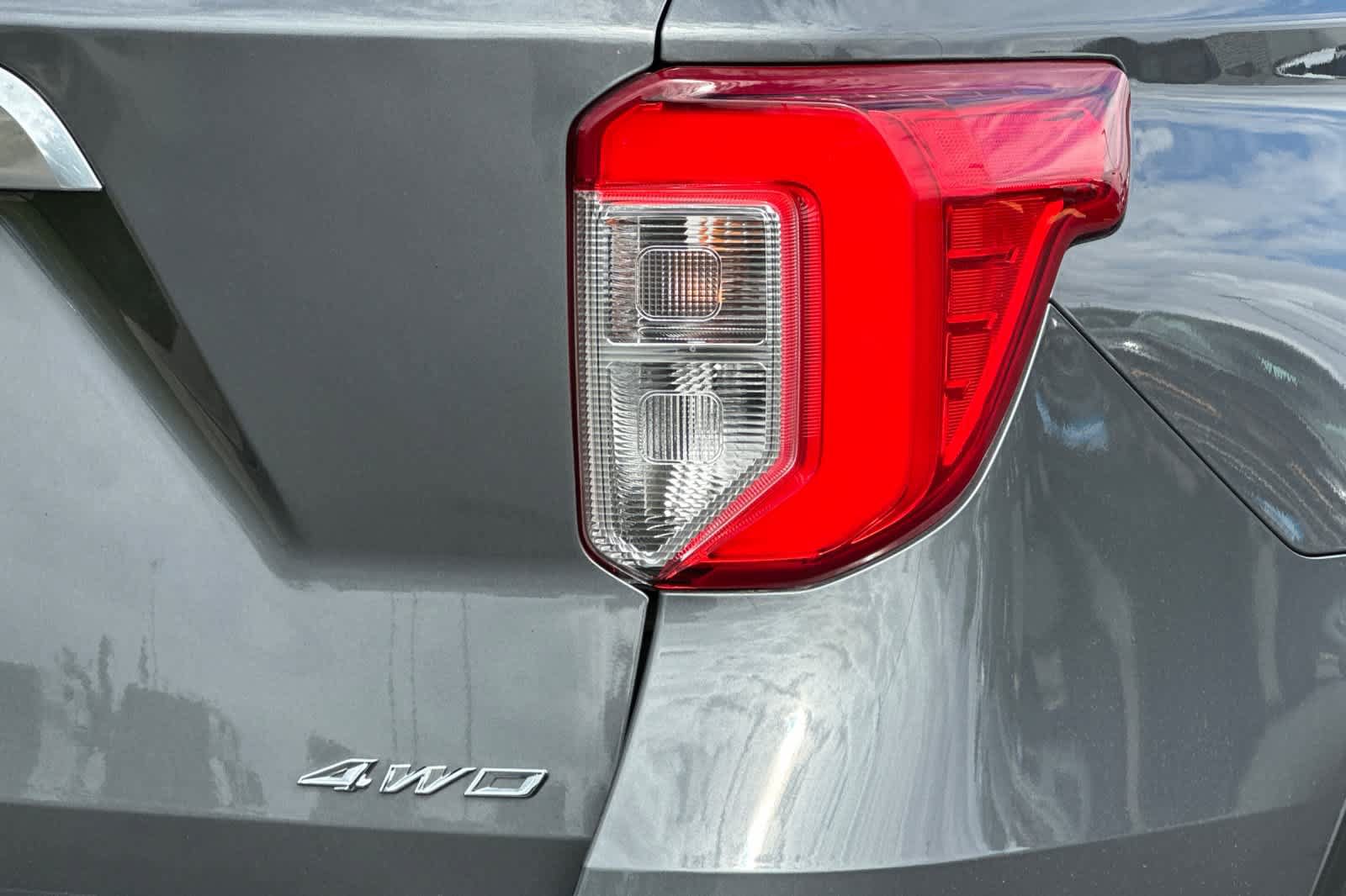 Certified 2023 Ford Explorer Platinum w/ Technology Package AWD/4WD image 29