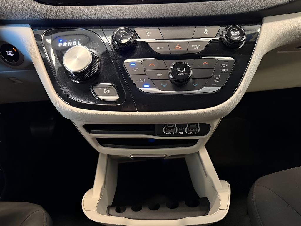 Used 2023 Chrysler Voyager LX FWD image 29