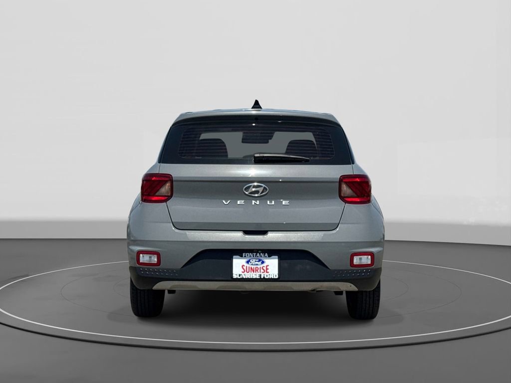 Used 2021 Hyundai Venue SE FWD image 6
