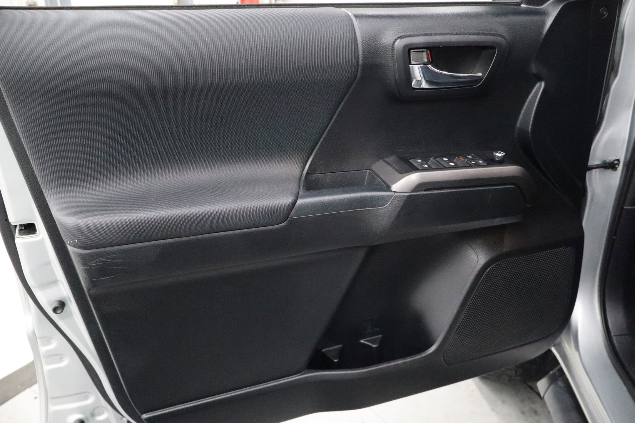 Used 2017 Toyota Tacoma TRD Sport w/ Tow Package image 14