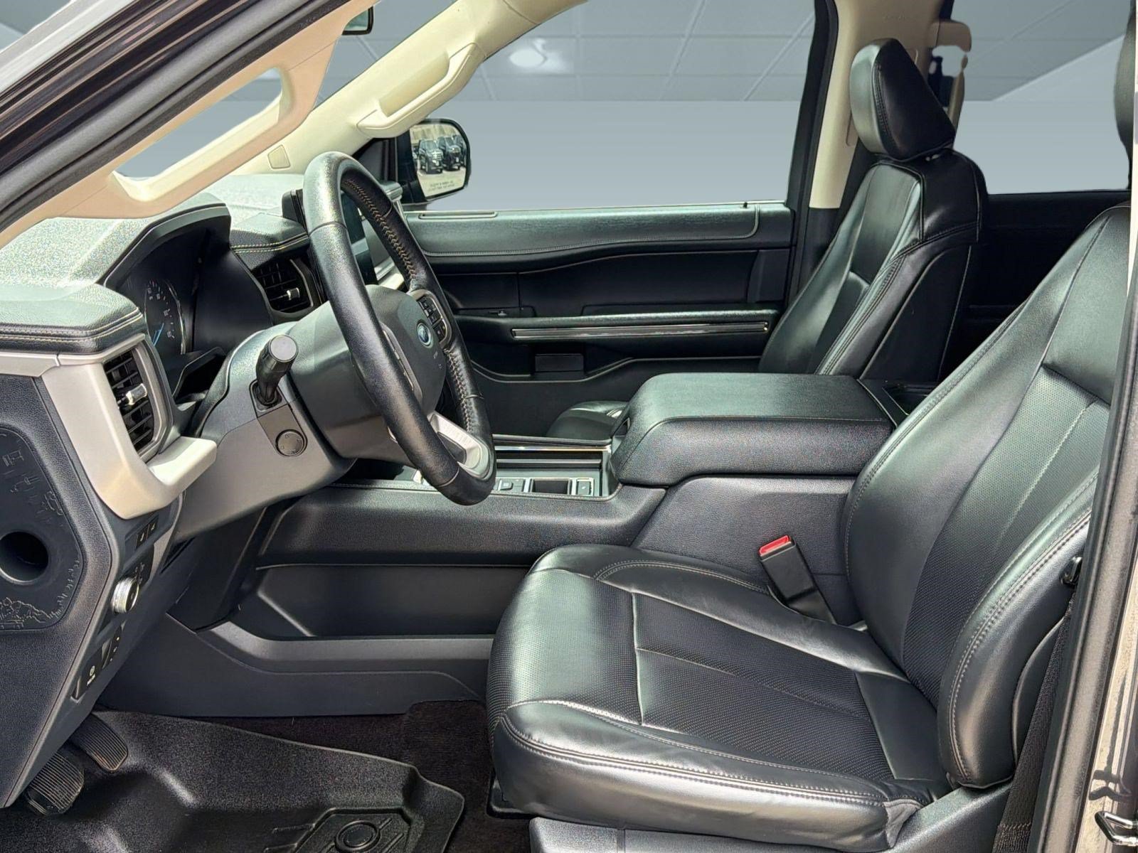 Certified 2022 Ford Expedition XLT RWD image 5
