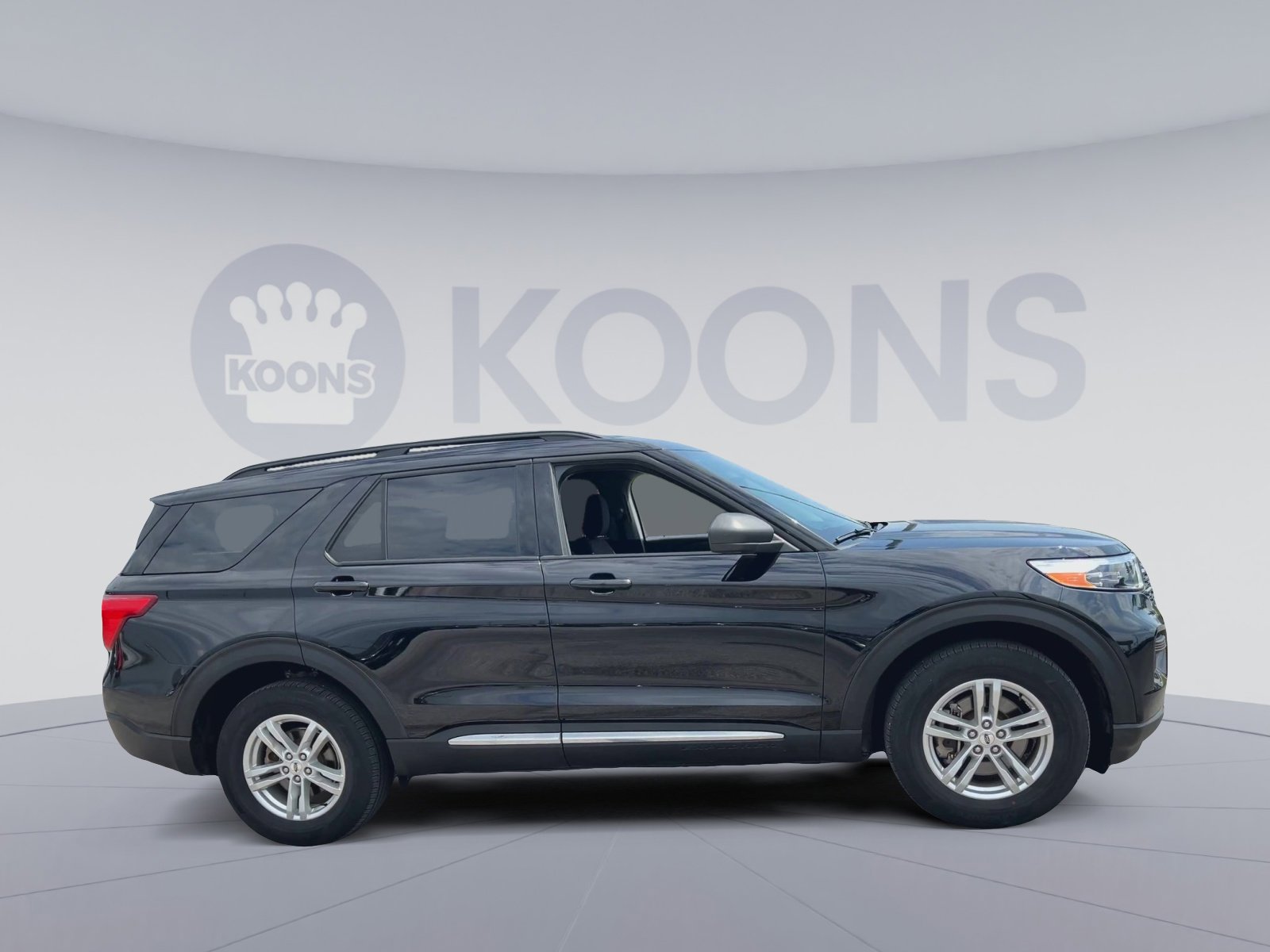 Certified 2023 Ford Explorer XLT AWD/4WD image 2