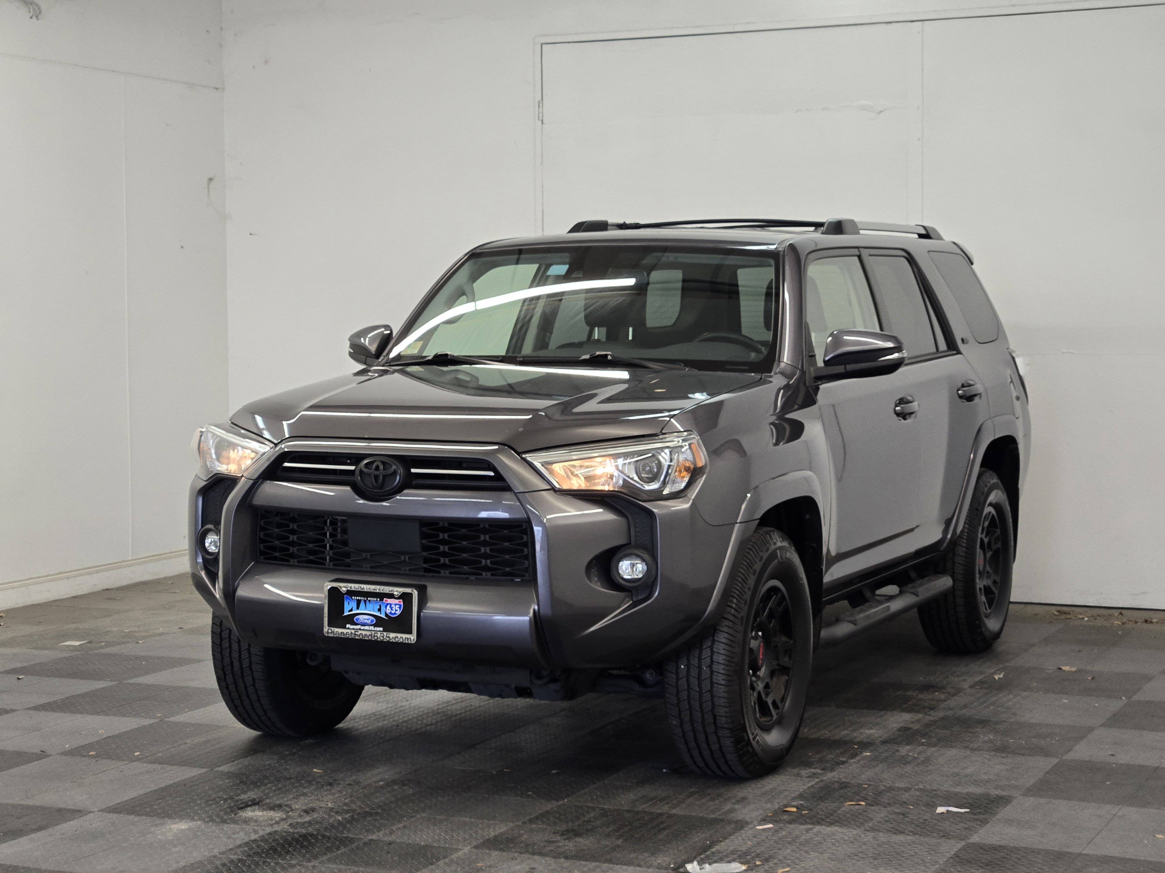 Used 2022 Toyota 4Runner SR5 Premium w/ Moonroof Package AWD/4WD image 4