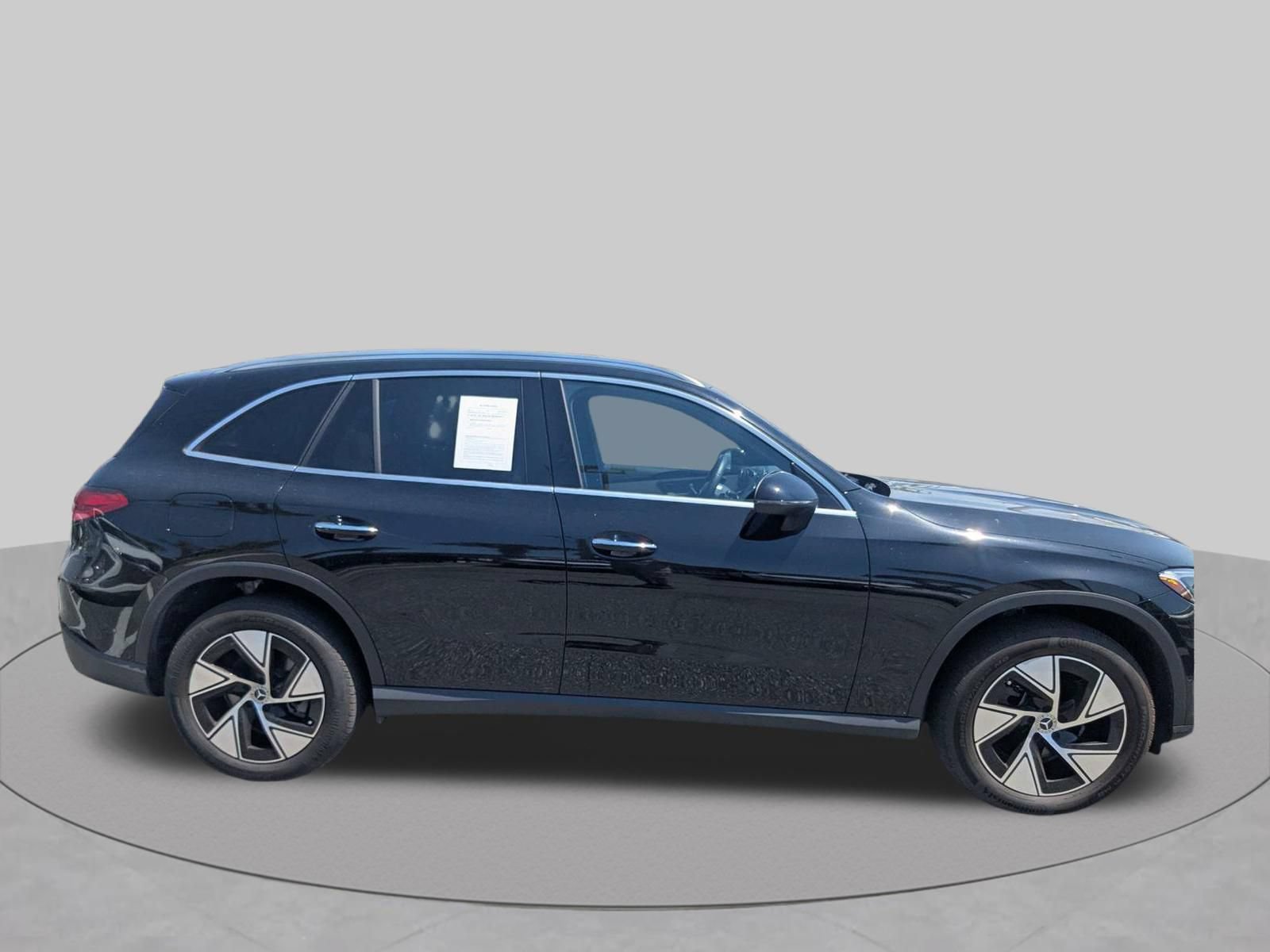 Used 2024 Mercedes-Benz GLC 300 4MATIC image 3