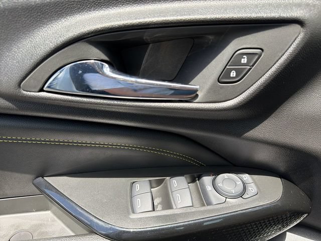 Used 2025 Chevrolet Trax LT FWD image 21