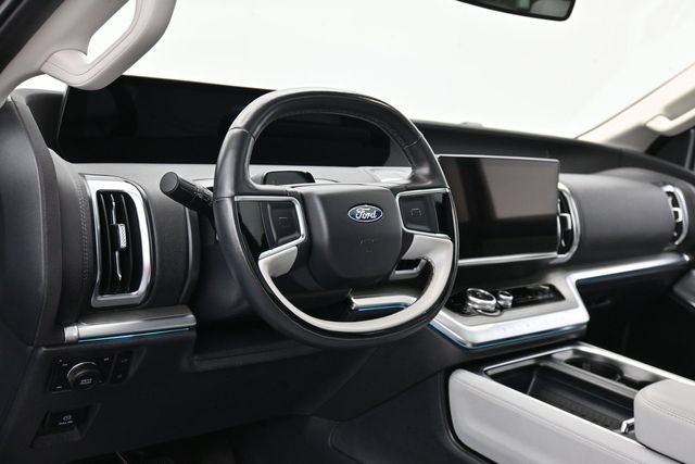 Certified 2025 Ford Expedition Platinum AWD/4WD image 17