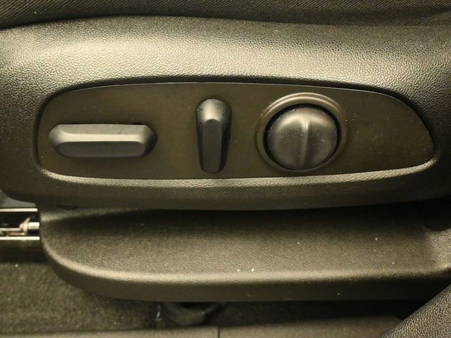 Used 2022 GMC Terrain SLE w/ Driver Convenience Package image 11