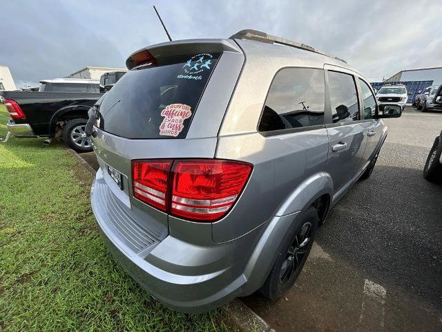 Used 2018 Dodge Journey SE w/ Connectivity Group FWD image 3