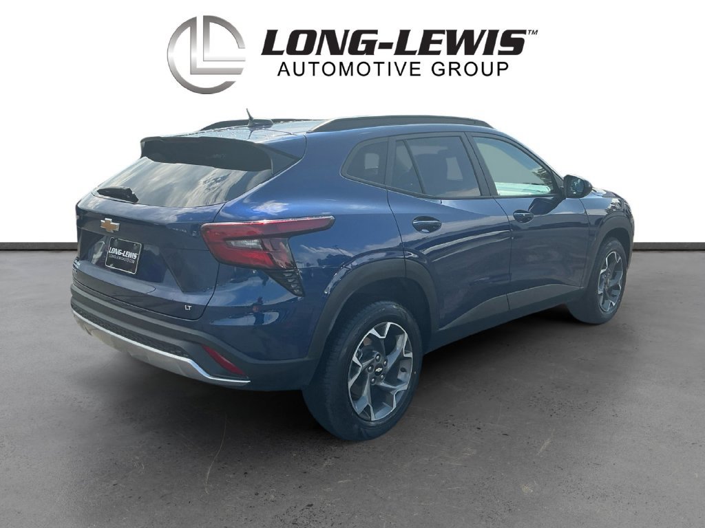Used 2024 Chevrolet Trax LT w/ Sunroof Package FWD image 7