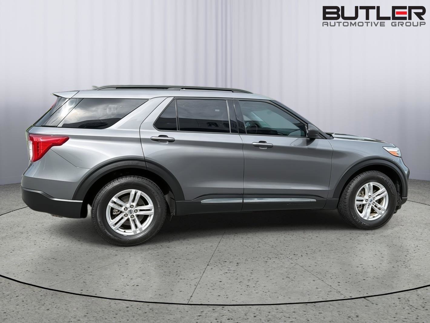 Certified 2023 Ford Explorer XLT RWD image 7