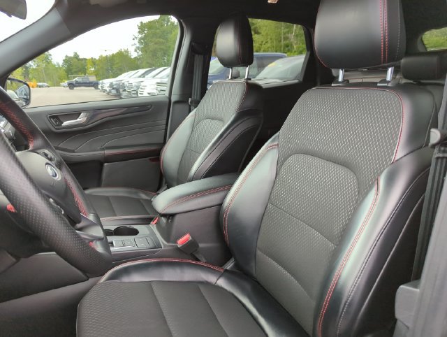 Certified 2025 Ford Escape ST-Line AWD/4WD image 26