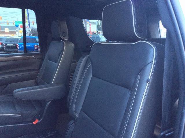 Used 2023 Chevrolet Suburban Premier image 34