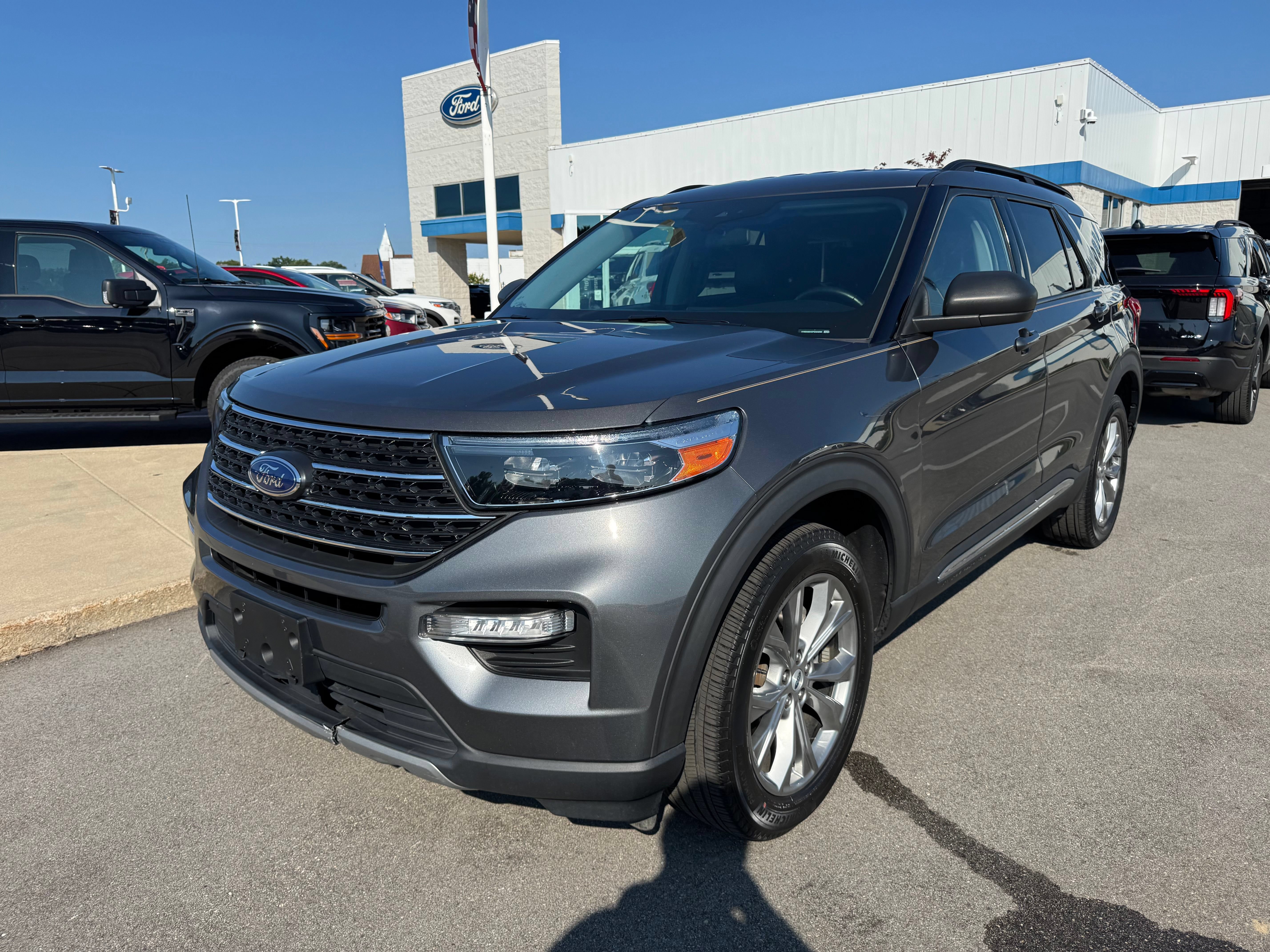 Certified 2023 Ford Explorer XLT w/ Equipment Group 202A AWD/4WD image 3