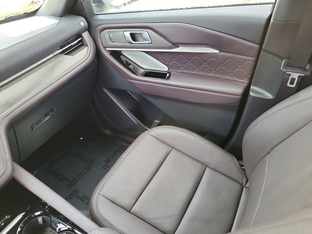 Certified 2025 Ford Explorer Platinum w/ Ultimate Package image 20