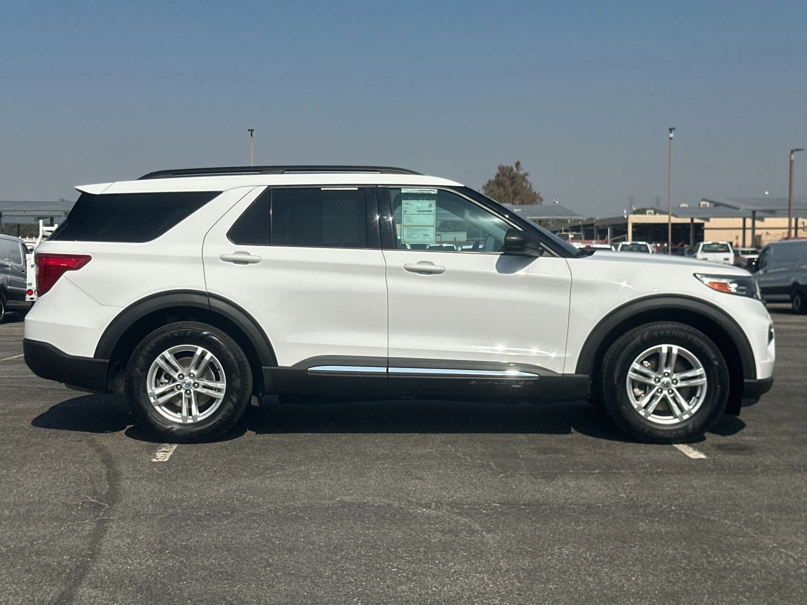 Certified 2022 Ford Explorer XLT w/ Class IV Trailer Tow Package image 6