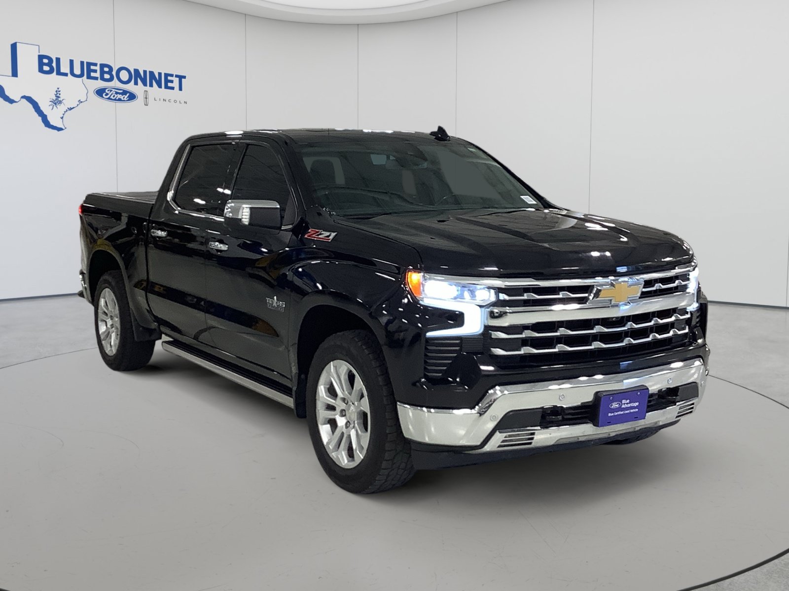 Used 2022 Chevrolet Silverado 1500 LTZ w/ LTZ Premium Texas Edition AWD/4WD image 3