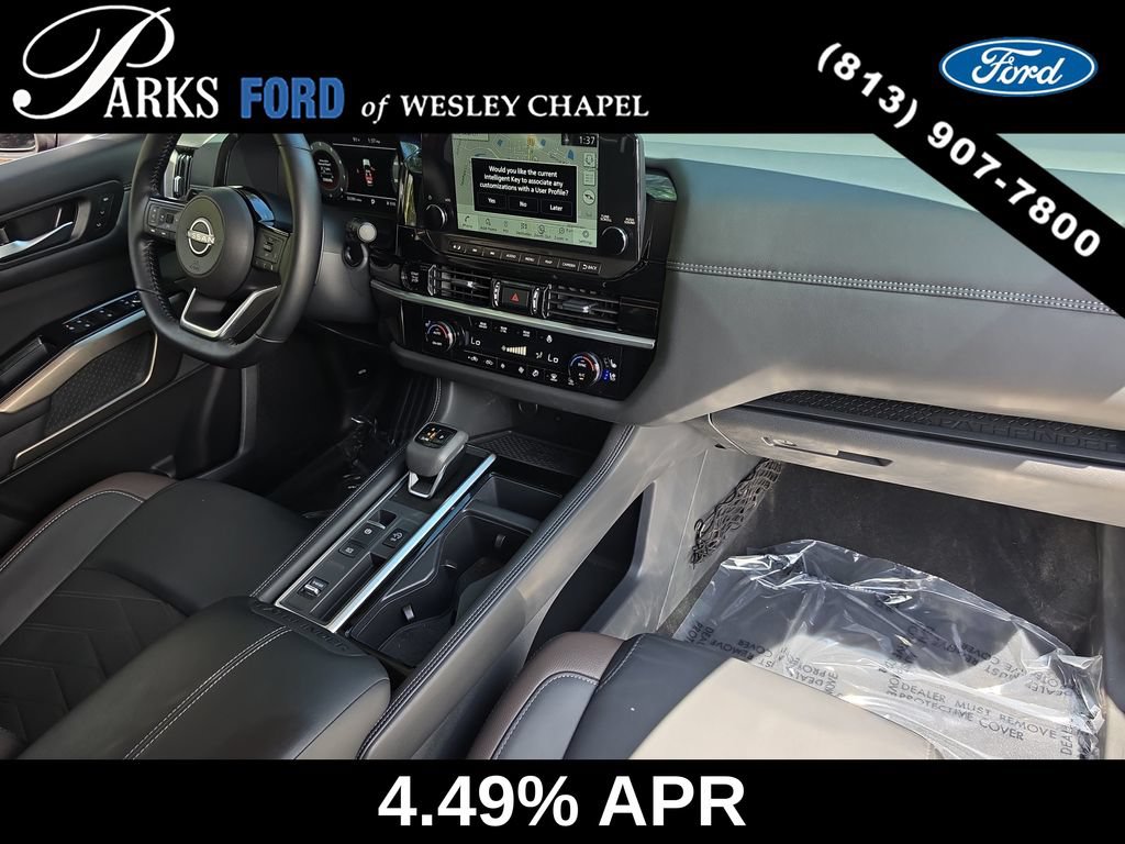 Used 2025 Nissan Pathfinder Platinum FWD image 11