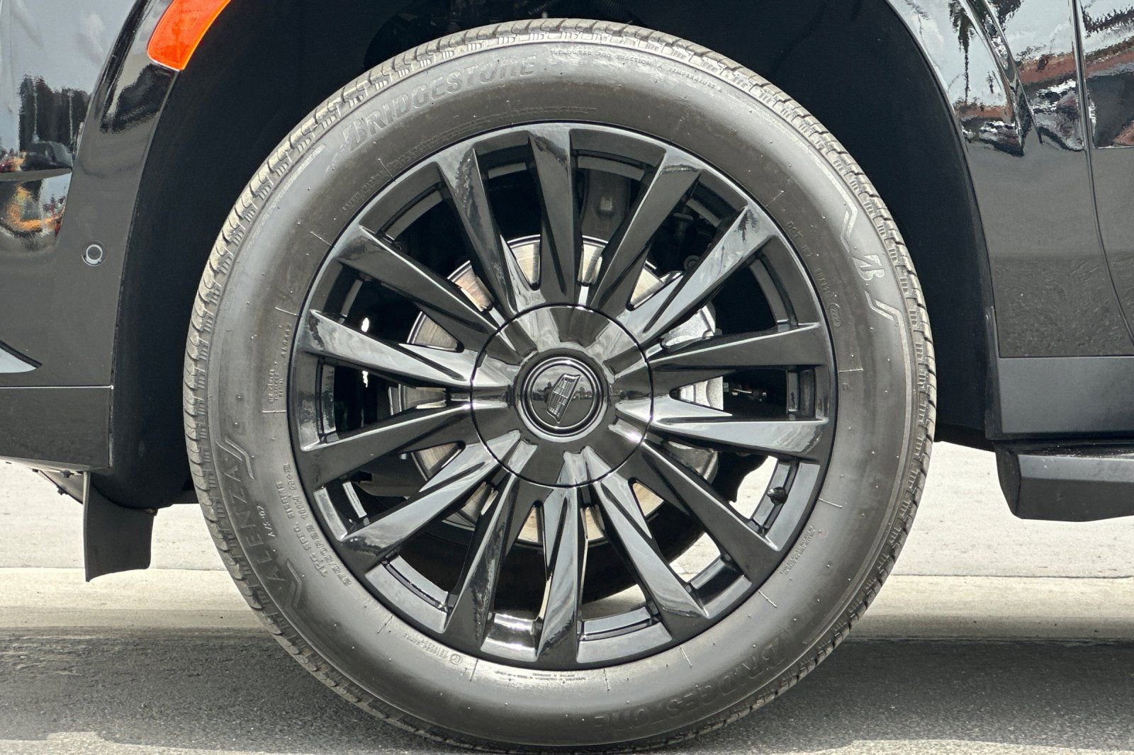 Used 2023 Cadillac Escalade Premium Luxury AWD/4WD image 27